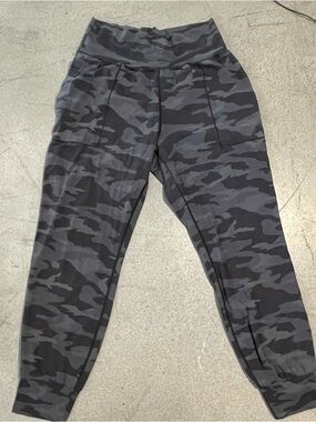 Athleta Women’s Salutation Camo Jogger Pants - Black/Gray